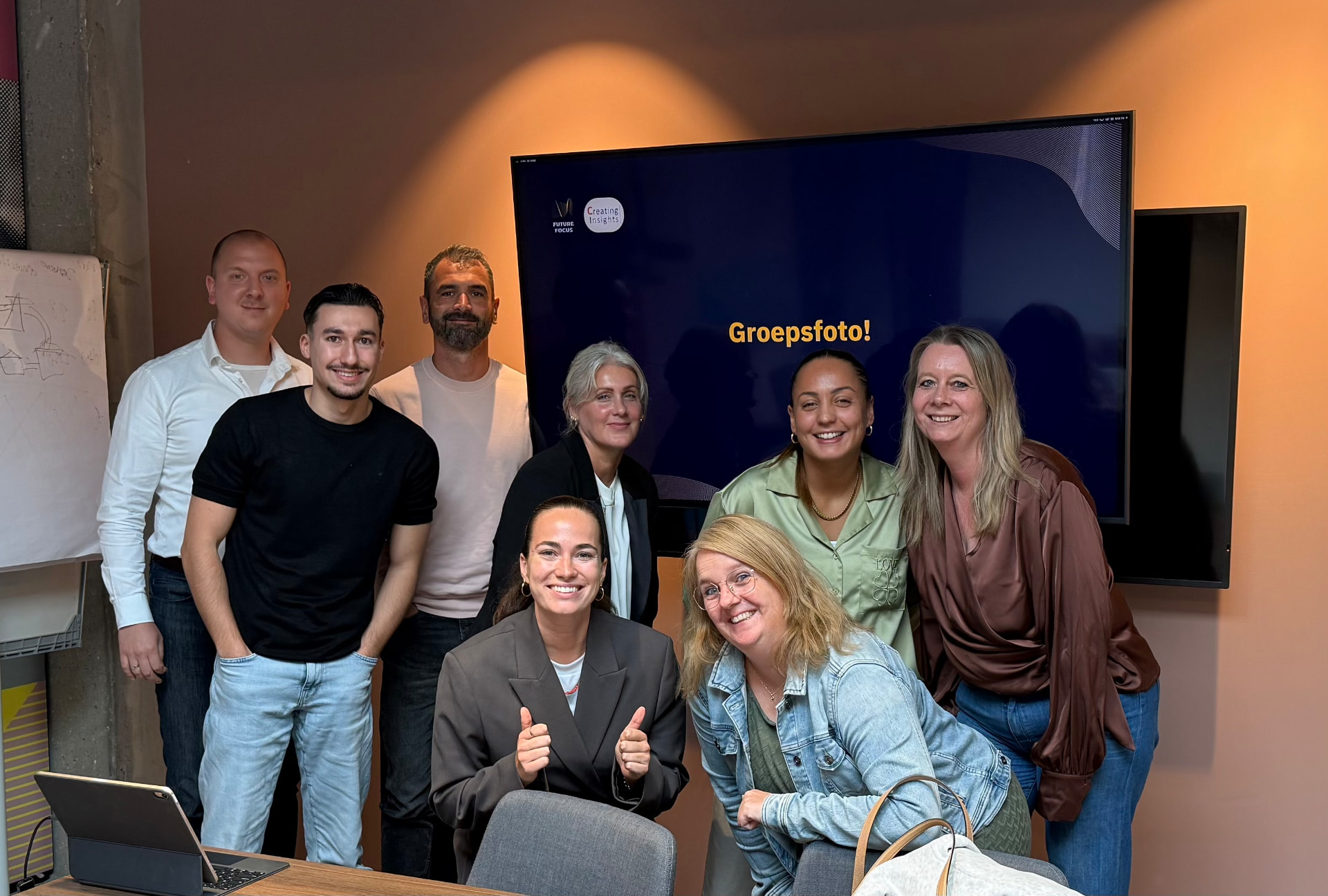 Rosalie Oomen with participants during an AI strategy workshop